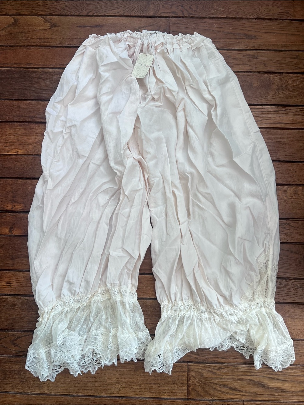 Free People Ivory Cream Forever Young Bloomer Pants Lace Details Size Medium NWT